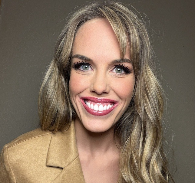 Nicole Mitzel Headshot